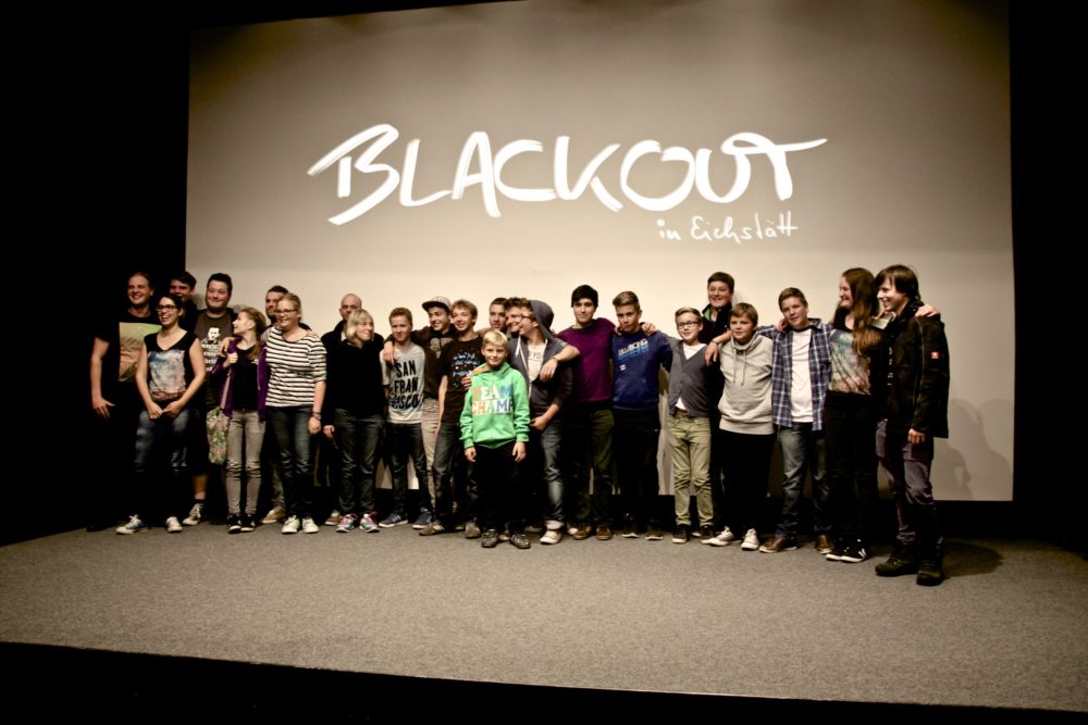 die-lauschpartie-crew-bei-der-blackout-premiere-im-asthe-eichstaett